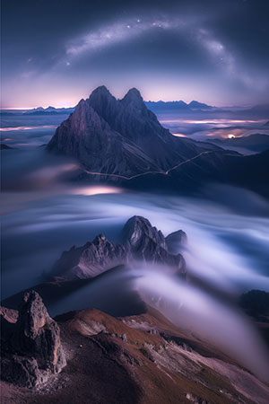 Nachts über den Wolken - nächtliche Berglandschaft mit Milchstraße, eine fotorealistische Illustration auf Leinwand, Acrylglas, Alu-Dibond oder als Poster